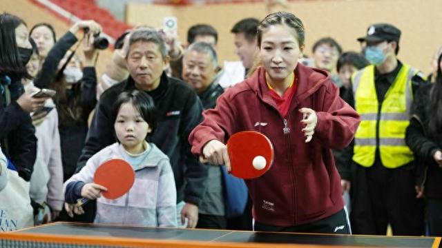 kaiyun-新民晚报红双喜杯开幕,奥运冠军刘诗雯和球友共享“乒乓年夜饭”|体育局|上海|国际乒联|乐融融|乒乓球_新浪体育_新浪新闻