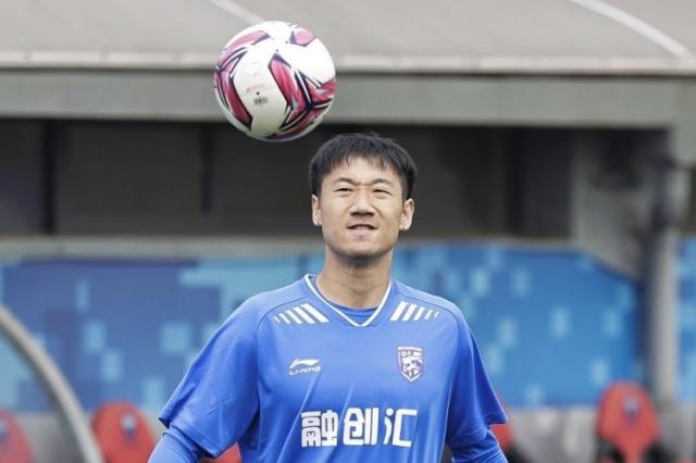 开云体育APP-武汉三镇宣布14名球员离队:荣昊等11人合同到期